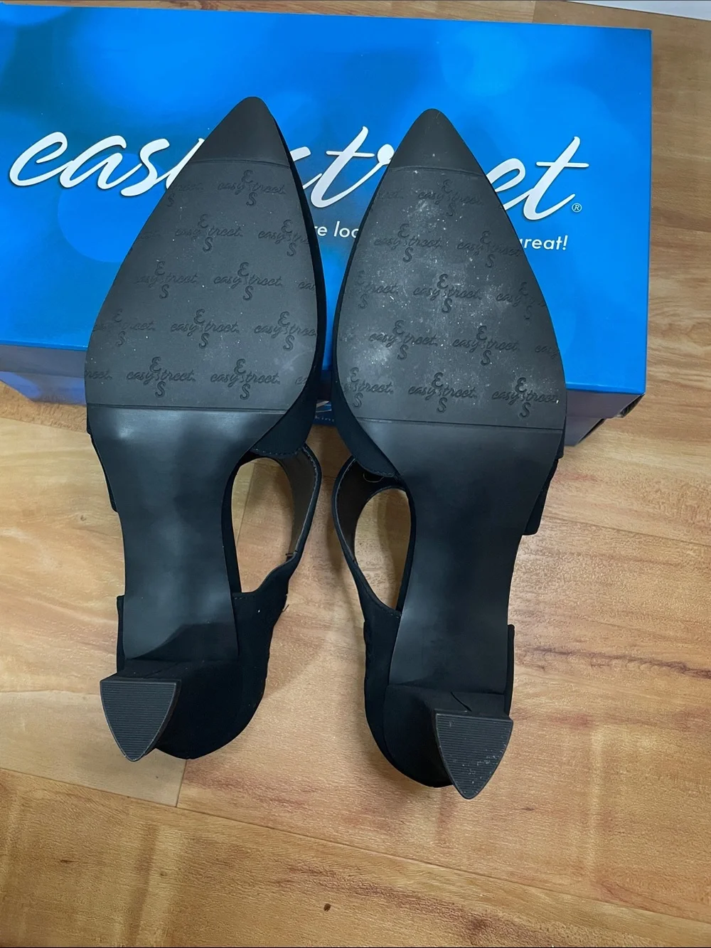 Easy Street Dashing Black Pumps (8.5)